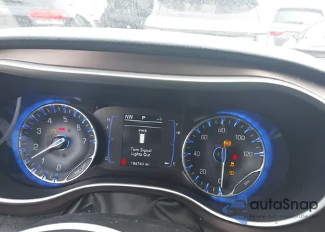 2019 Chrysler Pacifica Touring L z USA, uszkodzony, nr VIN 2C4RC1BG0KR650762